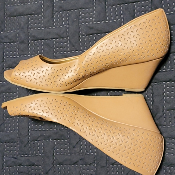 Comfort plus tan plateform heels - Picture 7 of 7